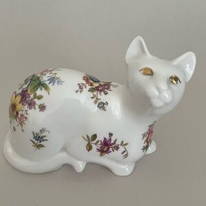 Hammersley Bone China White Floral Cat Gold Eyes Laying Made In England